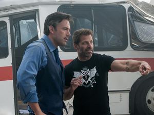 Zack Snyder Ingin Batman yang Lebih Besar Seperti di Komik Zack Snyder Ingin Batman yang Lebih Besar Seperti di Komik