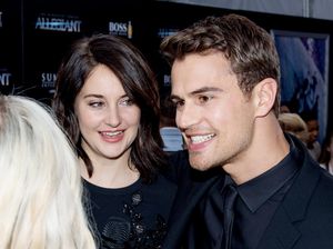 Shailene Woodley dan Theo James Serasi di Premiere Allegiant