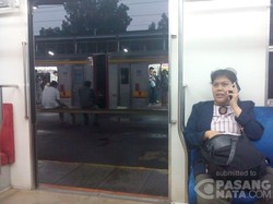 Ada Gangguan di Stasiun Manggarai, 2 KRL Ngetem di Pasar Minggu