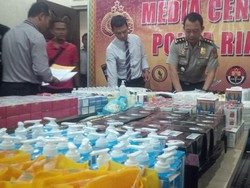 Polda Riau Sita Ribuan Kosmetik dan Obat Ilegal dari Salon di Pekanbaru