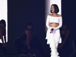 Rilis Brand Makeup High-End, Rihanna Dibayar Rp 131 M