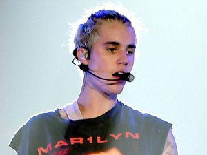 Justin Bieber Resmi Pacaran dengan Sofia Richie?