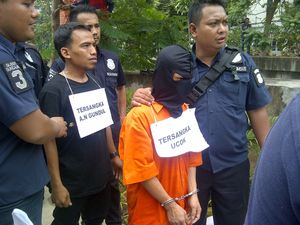 Di Rekonstruksi, Tersangka Tunjukkan Cara Potong Kabel di Gorong-gorong Di Rekonstruksi, Tersangka Tunjukkan Cara Potong Kabel di Gorong-gorong