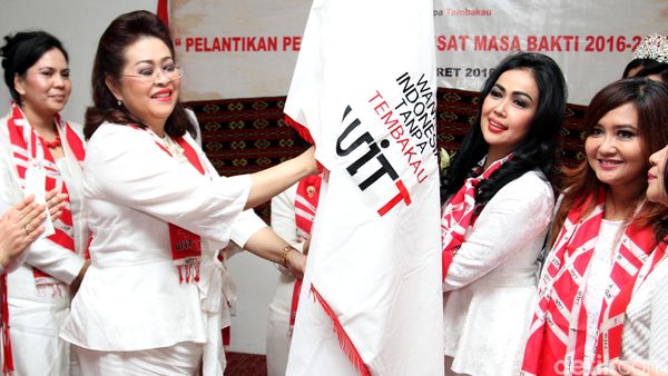 Pelantikan Wanita Indonesia Tanpa Tembakau