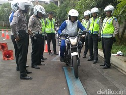Polisi pun Perlu Diajari Safety Riding