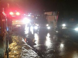 Ada Percik Api di Tiang Listrik, Jalan Pancoran Mas Arah Sawangan Sempat Macet