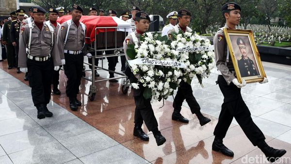 Abubakar Nataprawira Dimakamkan di TMP Kalibata