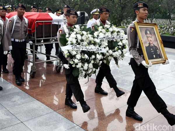 Abubakar Nataprawira Dimakamkan di TMP Kalibata