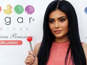 Kylie Jenner Kembali Rilis Lipstik, Kali Ini Berwarna Metalik