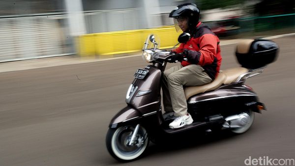 Sensasi Menunggangi Skuter Peugeot Django