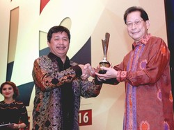 Presdir BCA Jahja Setiaatmadja Dianugerahi Lifetime Achievement Award 2016