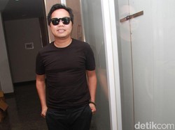 Mantan Istri Ribut dengan Pacar Baru Sandhy Sondoro