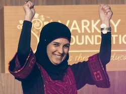 Perempuan Palestina Jadi Guru Terbaik Sedunia Raih USD 1 Juta