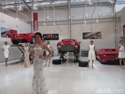 Diiringi Fashion Show Model Cantik, Ferrari Buka Service Center Surabaya