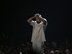 Fashion Show Dikritik, Kanye West: Aku Akan Menembakmu dengan Laser Alien