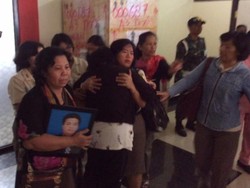 Duka Keluarga Demena, Kehilangan 3 Kerabat dalam Penembakan OTK di Papua