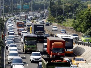 Tol Jakarta-Cikampek Sering Macet, Kenapa Tarifnya Tetap Naik? Tol Jakarta-Cikampek Sering Macet, Kenapa Tarifnya Tetap Naik?