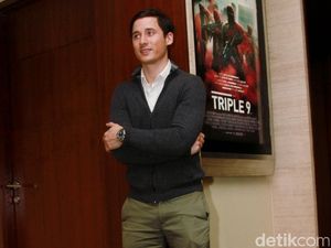 Nino Fernandez Selalu Tertantang Perankan Sosok Suami di Film