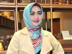 Momen Ramadhan Eddies Adelia dengan Suami yang Sama