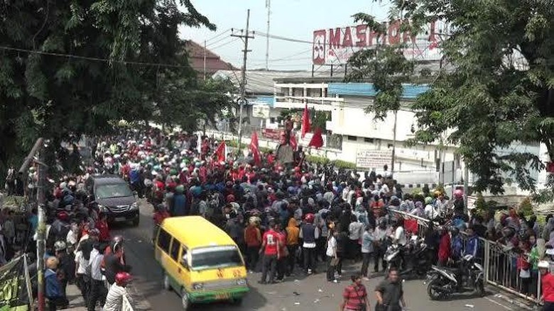 Ratusan Buruh PT Maspion Tuntut Gaji Sesuai UMK