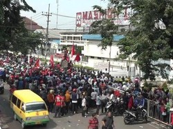 Ratusan Buruh PT Maspion Tuntut Gaji Sesuai UMK