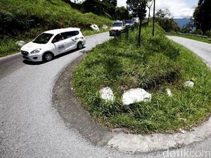 Menaklukkan Kelok 44 yang Fenomenal