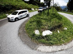 Menaklukkan Kelok 44 yang Fenomenal