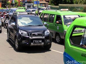 Angkot Ngetem Sembarangan, Jalan Juanda Bogor Macet