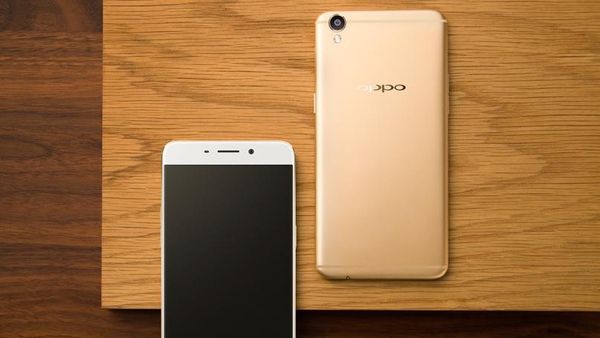 Aksi Duo Ponsel Anyar Oppo