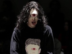 Model Tampil dengan 3 Mata dan 2 Hidung, Inikah Show Paling Menyeramkan?