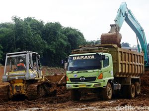 Kontraktor China Garap Terowongan Terlebar di Tol Cisumdawu