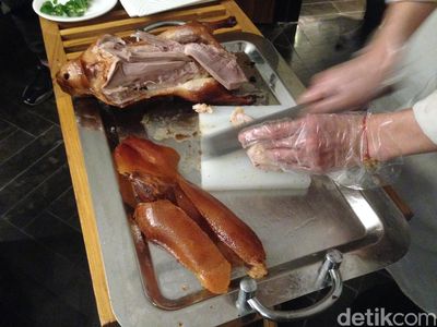 Menyantap Bebek Peking yang Menggoda di Beijing