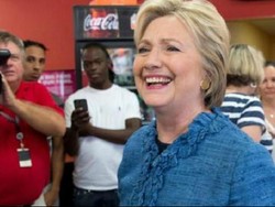 Pidato Kemenangan Hillary Dikecam: Seperti Marah-marah dan Seksis