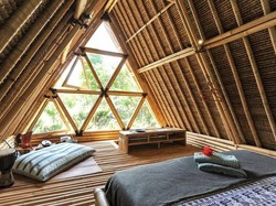 Rileks Sejenak di Penginapan Bambu yang Fotogenik di Bali
