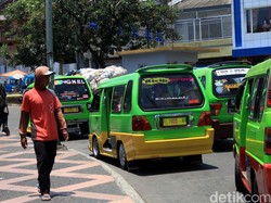 Tarif Belum Turun, Sopir Angkot: Penumpang Belum Protes