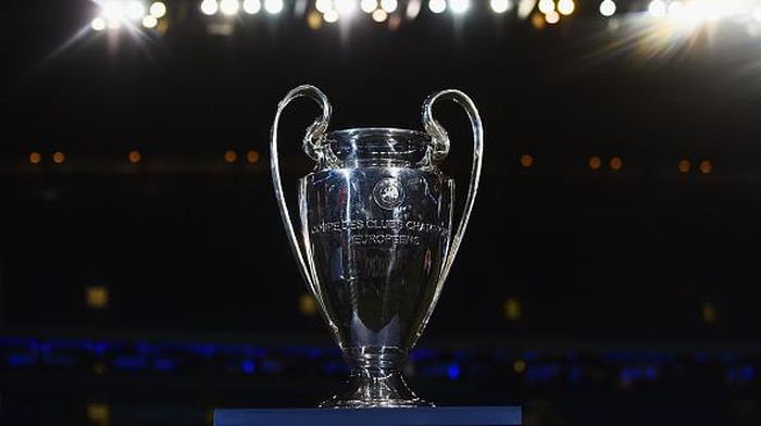 MANCHESTER, ENGLAND - FEBRUARY 24:  The Champions league trophy is seen prior to the UEFA Champions League Round of 16 match between Manchester City and Barcelona at Etihad Stadium on February 24, 2015 in Manchester, United Kingdom.  (Photo by Laurence Griffiths/Getty Images)