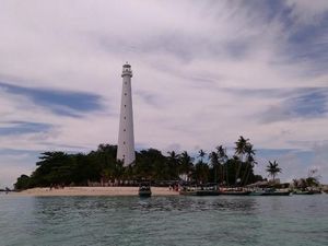 Mercusuar Pulau Lengkuas yang Ikonik Mercusuar Pulau Lengkuas yang Ikonik