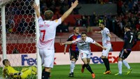 Sevilla lolos ke delapan besar dengan agregat 3-0. Setelah leg pertama berakhir imbang 0-0, Los Rojiblancos menang telak 3-0 pada pertemuan kedua di Ramon Sanchez Pizjuan, Jumat (18/3/2016) dinihari WIB. REUTERS/Marcelo del Pozo.