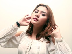 Pernikahan Vicky Shu Tinggal Menunggu Hari?