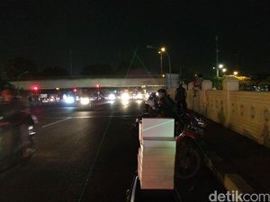 Cerita Pedagang Laser di BKT Pernah Ditegur Pemotor yang Terganggu