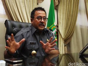 Atut Dituntut 8 Tahun, Rano Karno Disebut Jaksa Terima Rp 700 Juta Atut Dituntut 8 Tahun, Rano Karno Disebut Jaksa Terima Rp 700 Juta