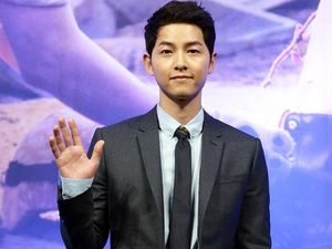 Potret Song Joong Ki yang Tetap Awet Muda di Usia 37 Tahun