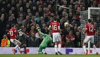 Akan tetapi, MU tidak bisa menyudahi babak pertama dengan keunggulan. Tepat sebelum turun minum, Philippe Coutinho membuat Liverpool menyamakan kedudukan. Reuters/Andrew Yates.