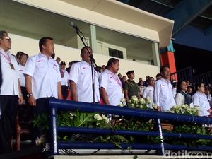 Menpora Disoraki Suporter Sepak Bola di Jalak Harupat