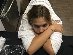 Pinggangnya Lebih kecil dari Kepala, Model Seksi Ini Jadi Kontroversi