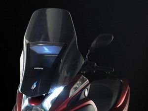 Samsung Kenalkan Smart Windshield pada Yamaha Tricity
