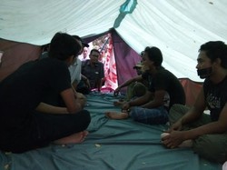 Simpatisan Partai Sambangi Aksi Mogok Makan Warga yang Tolak Tambang Emas