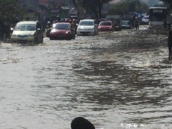 Banjir Kembali Sergap Jalan Rancaekek Depan Kahatex, Kendaraan Mengular