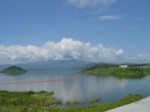Berkah Waduk Jatigede, Penarik Perahu Kantongi Rp 200 Ribu/Hari Berkah Waduk Jatigede, Penarik Perahu Kantongi Rp 200 Ribu/Hari
