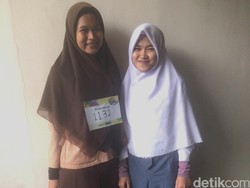 Dua Pelajar SMA Berseragam Antusias Ikut Sunsilk Hijab Hunt 2016